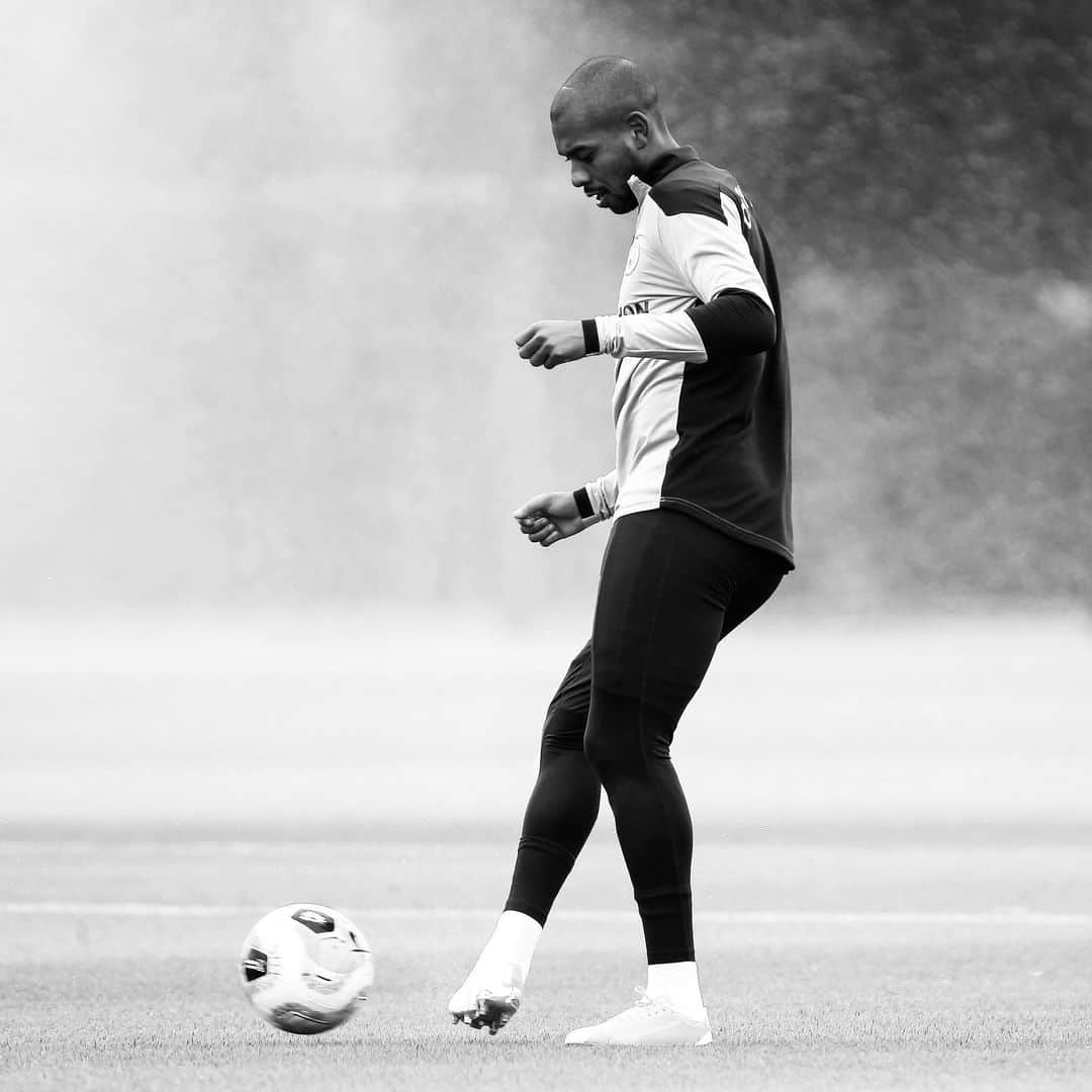 フェルナンジーニョのインスタグラム：「practice, practice, and practice 💪🏾」