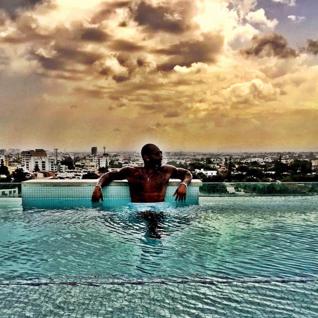 カルロス・ブーザーのインスタグラム：「The 🌊... Why Stop Dreaming When You Wake Up.. #HOLDAT」