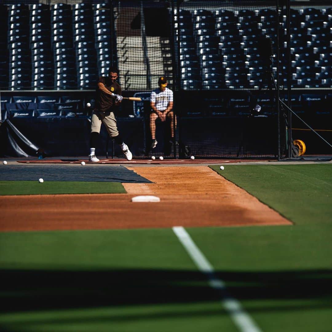 エリック・ホズマーのインスタグラム：「⚾️」