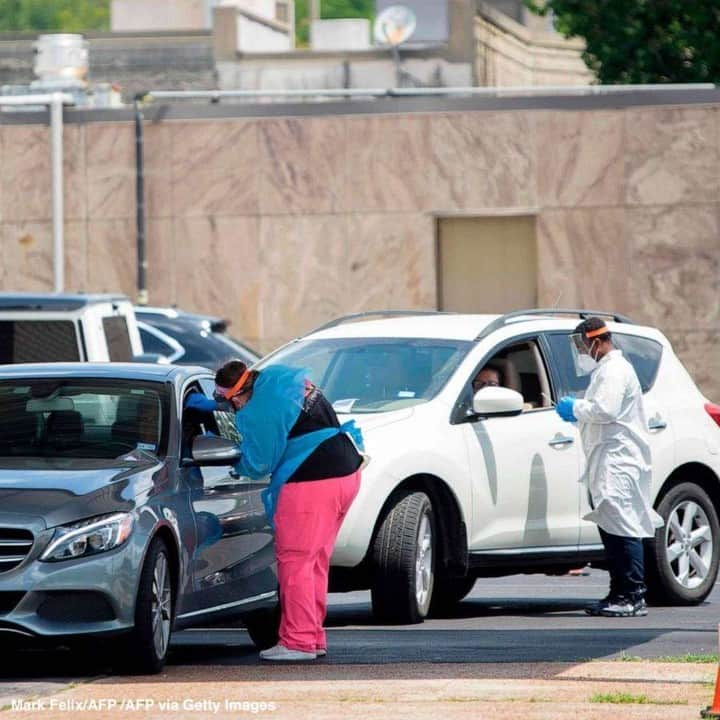 ABC Newsさんのインスタグラム写真 - (ABC NewsInstagram)「Harris County, Texas, which includes Houston, says it was shutting down all of its COVID-19 testing centers due to the extreme heat. #houston #testing #covidtesting #covid19 #coronavirus #heat #texas」7月11日 4時59分 - abcnews