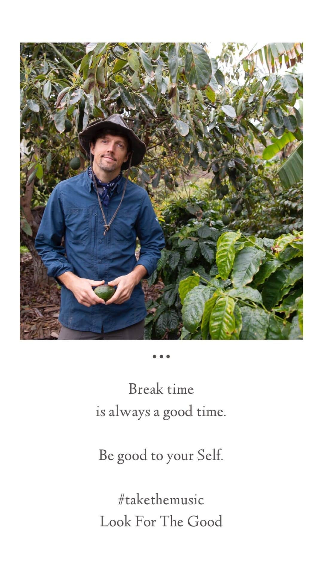 ジェイソン・ムラーズのインスタグラム：「Break time at The Mranch is always a good time. #takethemusic • Look For The Good • CD's & LP's now shipping. Please dance responsibly.」
