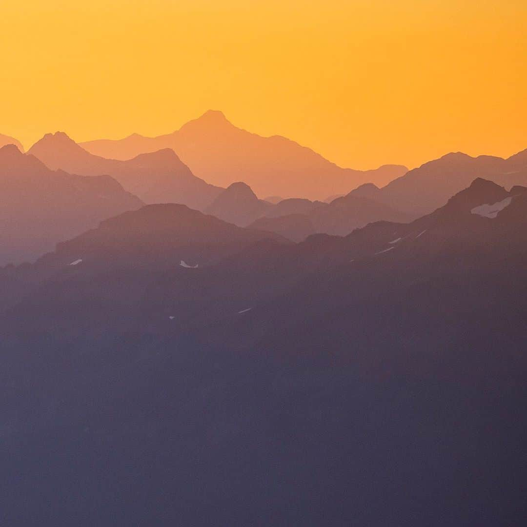 National Geographic Travelさんのインスタグラム写真 - (National Geographic TravelInstagram)「Photo by @stephen_matera  A panorama of a very colorful and hazy summer sunrise over the North Cascades, Washington. The North Cascades are a rugged wilderness of thick old-growth forests, rock, and ice with over 300 active glaciers. There are very few roads that penetrate the North Cascades, but one of the few that does is the North Cascades Highway, which is closed in winter because of the deep snowfall and avalanche hazards along the highway.  Follow me @stephen_matera for more images like this from Washington and around the world. #northcascades #wilderness」7月11日 5時11分 - natgeotravel