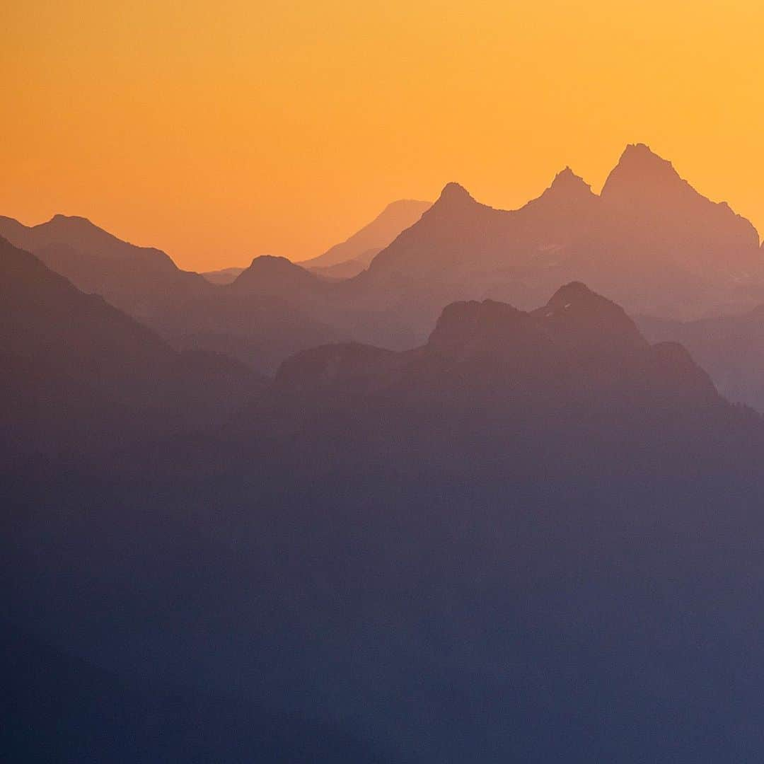 National Geographic Travelさんのインスタグラム写真 - (National Geographic TravelInstagram)「Photo by @stephen_matera  A panorama of a very colorful and hazy summer sunrise over the North Cascades, Washington. The North Cascades are a rugged wilderness of thick old-growth forests, rock, and ice with over 300 active glaciers. There are very few roads that penetrate the North Cascades, but one of the few that does is the North Cascades Highway, which is closed in winter because of the deep snowfall and avalanche hazards along the highway.  Follow me @stephen_matera for more images like this from Washington and around the world. #northcascades #wilderness」7月11日 5時11分 - natgeotravel