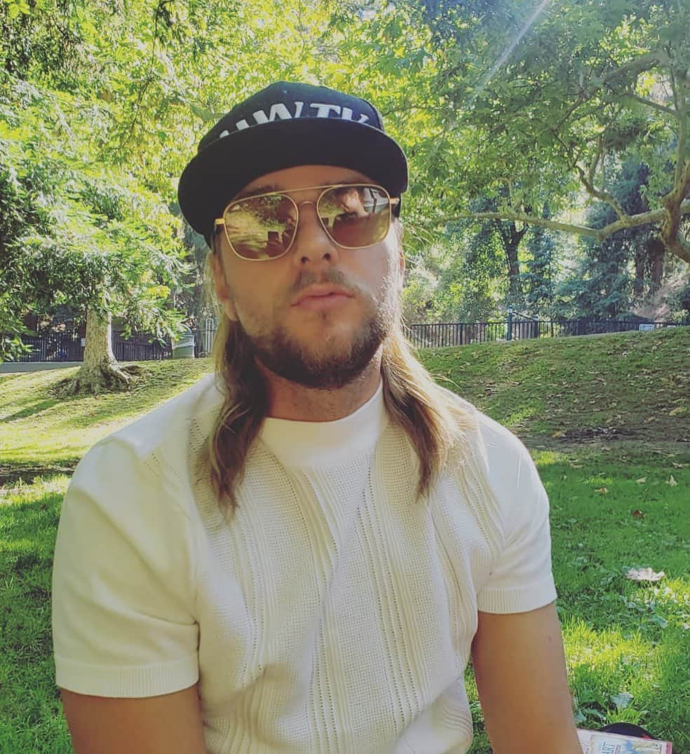 Showtekのインスタグラム：「Can you name the title of this song:  We party on a Tuesday it’s all right , we party like it’s Friday ride or die .  🤔」