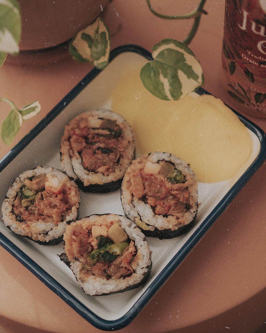 W E Y L I Eさんのインスタグラム写真 - (W E Y L I EInstagram)「Kimbap anyone? My HEALTHY obsession with kimbap is real 😭 I can eat these everyday! What are you all up to today? I’m editing a video while jamming to Chinese music 🎶   Wearing the Frankie romper from our Series II release! @shopwomn」7月11日 5時38分 - weylie