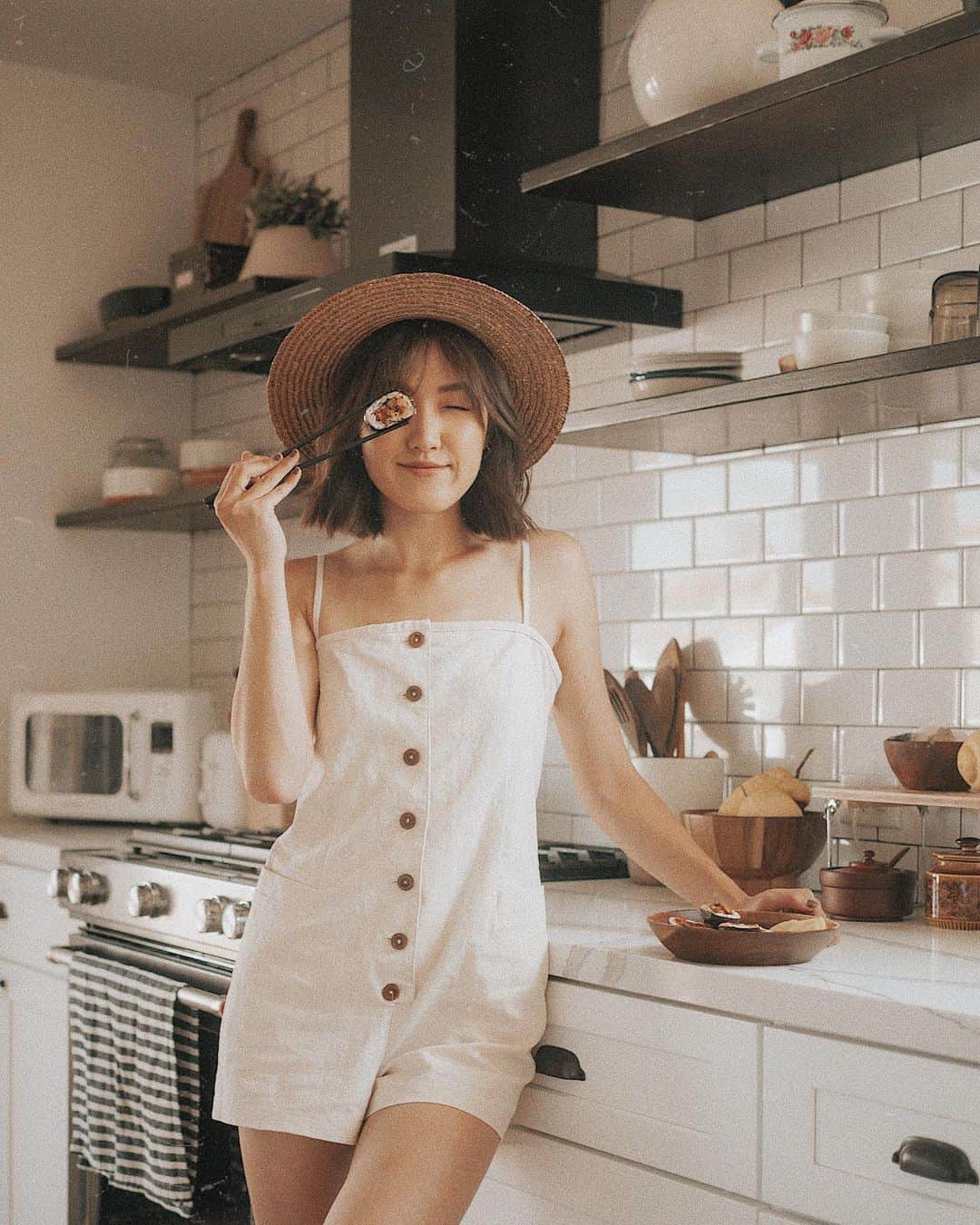 W E Y L I Eのインスタグラム：「Kimbap anyone? My HEALTHY obsession with kimbap is real 😭 I can eat these everyday! What are you all up to today? I’m editing a video while jamming to Chinese music 🎶   Wearing the Frankie romper from our Series II release! @shopwomn」