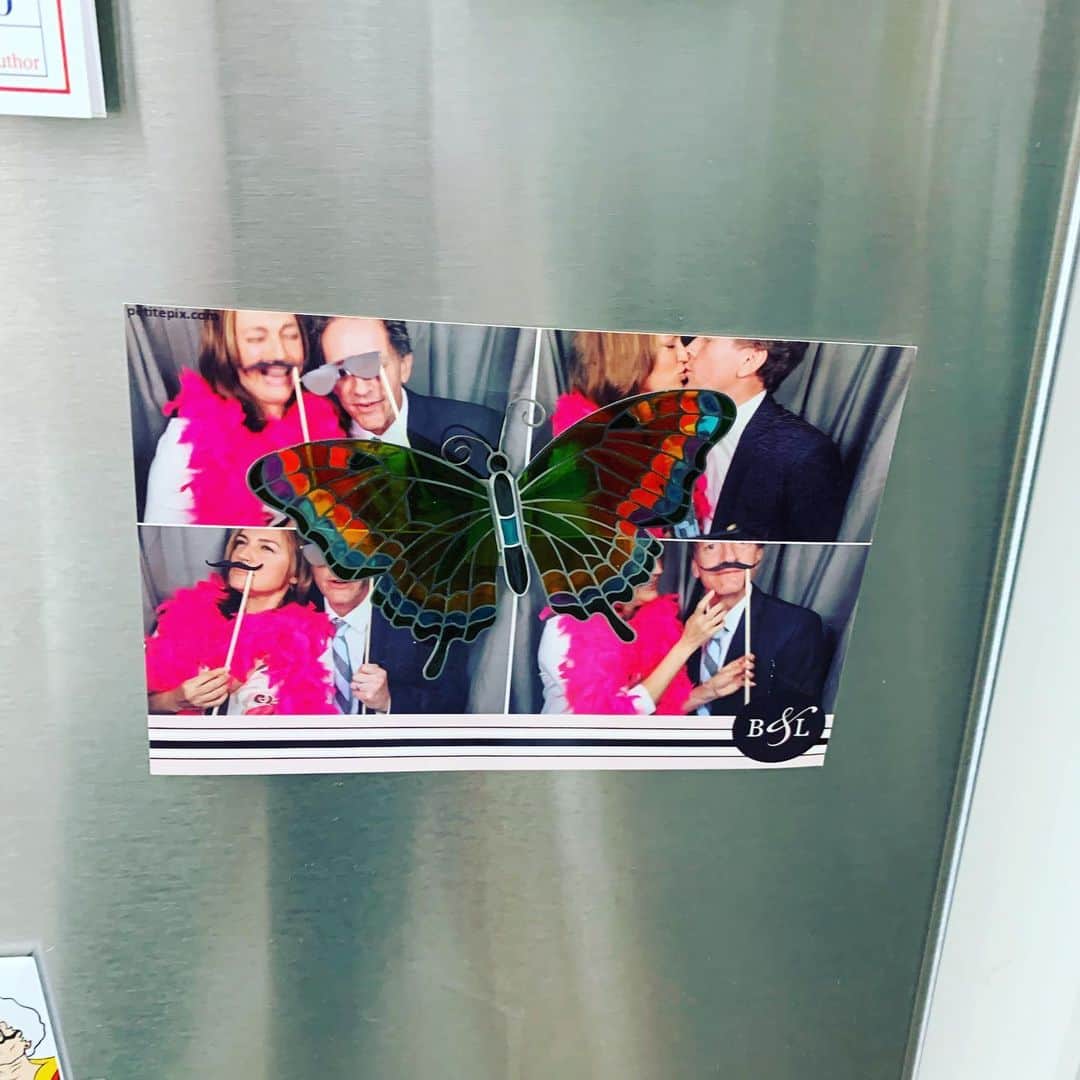 レスリー・フェラさんのインスタグラム写真 - (レスリー・フェラInstagram)「My fridge tells a story. It’s covered in magnets from my travels and meaningful photos. Little known fact about me — I collect photo booth strips. It’s my obsession. The first pics are of me, my hubby Ned, and in-laws. It’s a challenge fitting into a booth with four people, let me tell you. But we did it! The Boothbay Harbor magnet reminds me of our trip together to Maine. I fell in love with Maine during that trip and grew even closer to my in-laws. It’s my dream to have a shack there someday by the ocean and do nothing but read books 📚 , walk along the water 🌊 , watch old movies 🎥 , sit by the fire 🔥, and write. The next photos are of Ned and me from our favorite photo booth in Pismo Beach (hence, the PB magnet). We stop there on our way back from Cambria to go bowling 🎳 , play air hockey, walk along the ocean, swing (yes, there is a great swing set right on the ocean), and always take a photo in the same photo booth. The third set of photos are early pics of us before we were married - our first trip to Cambria and in the house we first moved into together. The fourth is from a photo booth at San Diego Zoo. Ned and I love going to the zoo - I particularly love the gorillas 🦍. The fifth is a piece of script from “Two Henrys”, written by my friend @bykennethjones - Ned and I loved doing that play together.  Next, Mel’s Big 7 - requirements in marriage and golden rules to live by from a rabbi my friend saw before her wedding. The flower was made by my goddaughter. The next is photo strip of me and my dear friend @emma.perryman who lives all the way in London. We speak almost everyday. I don’t get to see her very often, but when I do we always have so much fun together. The magnet is a replica of an old kitchen tile from Amsterdam, where we traveled together last year. The eight photo is Ned and I being silly at a wedding we attended. And the last collage is another photo strip from Pismo Beach, a photo from a friend’s son’s Bar Mitzvah.  I ❤️ The Golden Girls - and I found that awesome magnet in a store in Palm Springs and just had to have it! Does your fridge tell a story? #fridgestories #fridgemagnets #lifeandlove #travel #friendship」7月11日 5時43分 - mslesleyfera