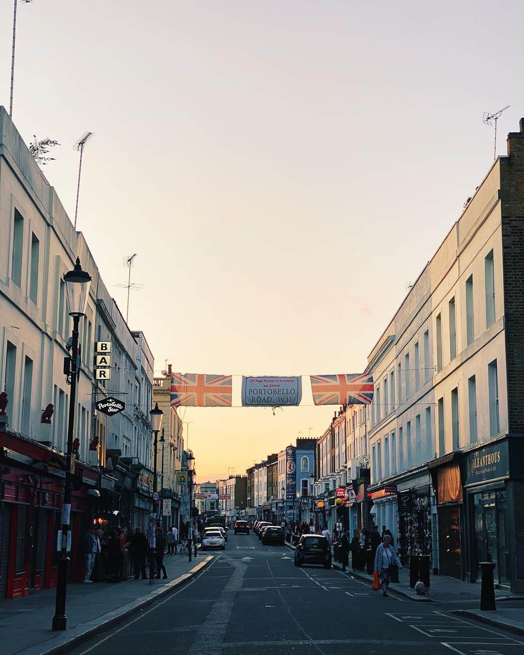 @LONDON | TAG #THISISLONDONさんのインスタグラム写真 - (@LONDON | TAG #THISISLONDONInstagram)「Just drove down the #PortobelloRoad as the sky exploded! 🌅 Who rose caught the sunset? ☀️🔥😊 // 📸 @alice.sampo @mrlondon 🙏🏼 ______________________________________  #thisislondon #lovelondon #london #londra #londonlife #londres #uk #visitlondon #british #🇬🇧 #nottinghill #portobello #portobellomarket #morgan #morganmotorcompany #morganroadster」7月11日 6時00分 - london