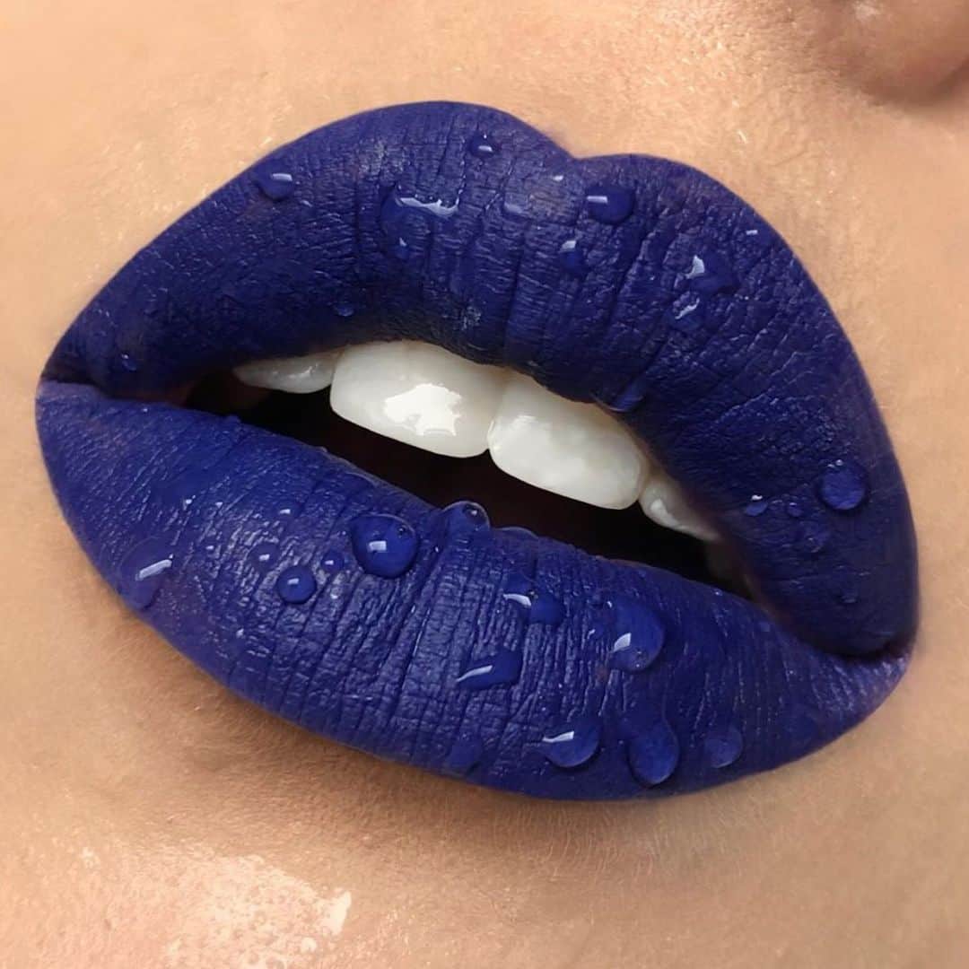 Jeffree Star Cosmeticsさんのインスタグラム写真 - (Jeffree Star CosmeticsInstagram)「Be BOLD💦 @chloeybeauty wearing our #velourliquidlipstick in the shade Blue Velvet🌀Now also available in our brand new Velour Lip Liner formula 🌟#velourliquidlipstick #velourlipliner」7月11日 6時00分 - jeffreestarcosmetics