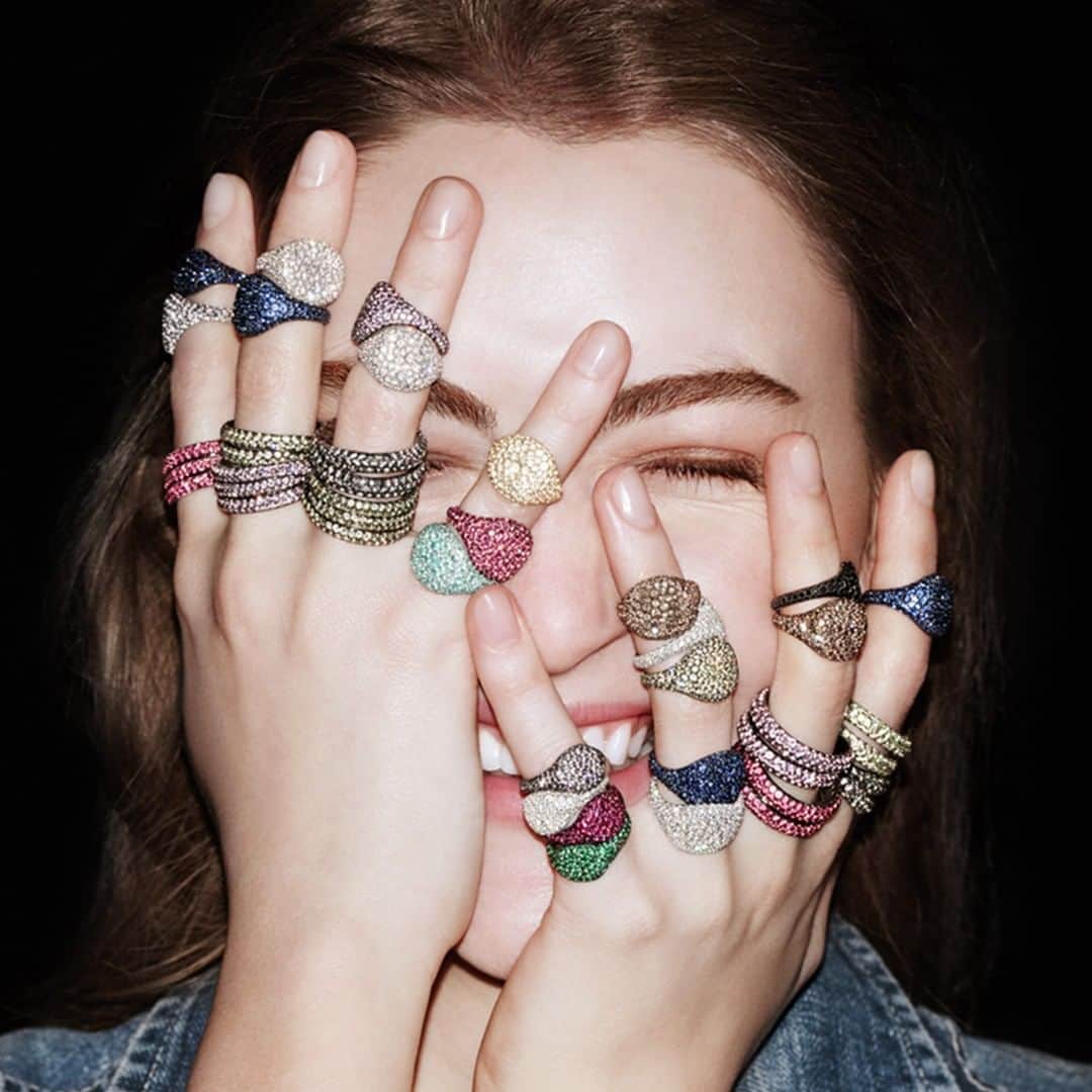 デビッドヤーマンのインスタグラム：「Let’s go all out. Hand set with diamonds and other precious gemstones, sparkling pavé pinky rings are the perfect accessory for when the sun goes down. #DYRoadTrip #DavidYurman」