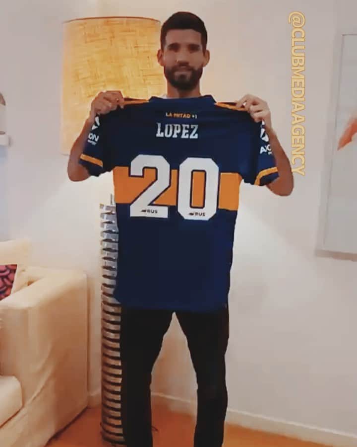 リサンドロ・ロペスのインスタグラム：「TU CAMISETA, UN PEDAZO DE ALEGRÍA Este barbijo nace de mi camiseta utilizada en un partido importante. La cual fue reciclada para crearlo, y es único. La idea es donarlos a hospitales y centros de asistencia de COVID-19 para que sean utilizados de forma decorativa sobre su uniforme de trabajo y generar empatía entre médicos y pacientes, llevando alegría a quienes más la necesitan en este momento. . Si sos jugador y querés donar tu camiseta, manda un DM a @clubmediaagency」