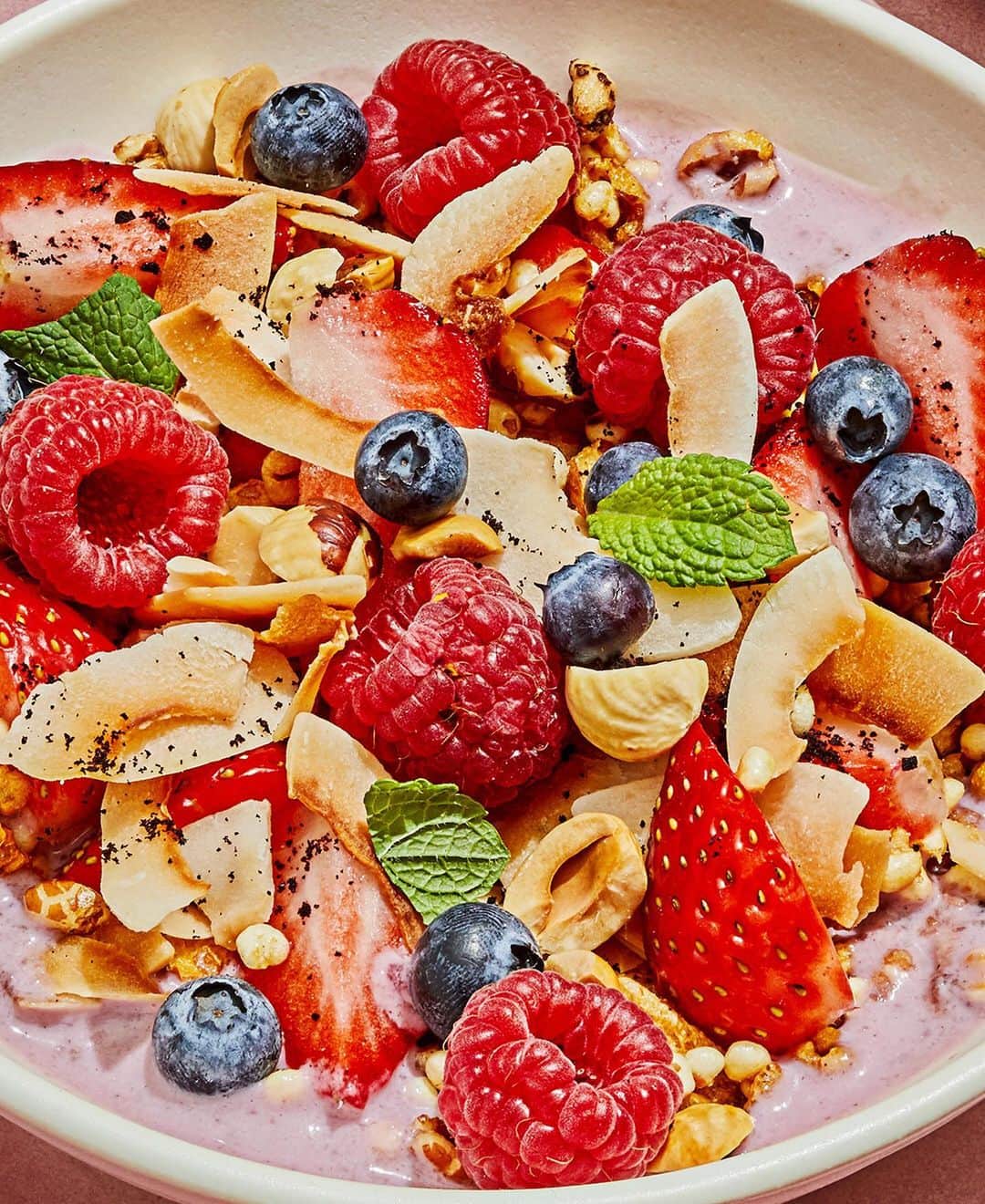 Chobaniのインスタグラム：「New rules. Same favorites. Starting tomorrow, the Café in Soho is open for takeout and delivery, allowing us to operate at the lowest risk, as stated by the CDC. Swipe through to see how we are keeping our staff, your food, and you safe. Order your Café favorites online on @Seamless or @UberEats, and get $5 off.」
