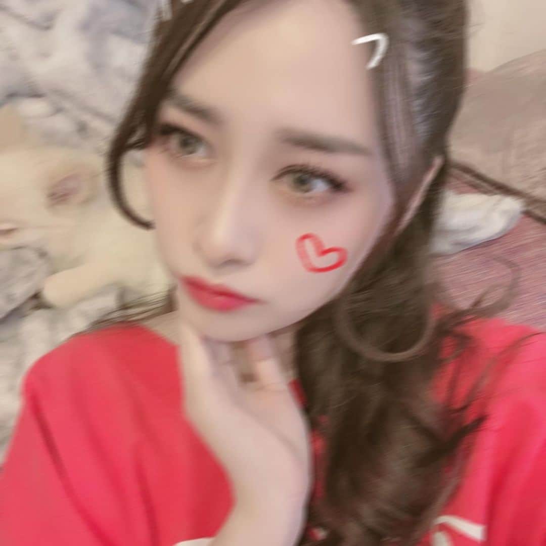 飛鳥凛さんのインスタグラム写真 - (飛鳥凛Instagram)「メイク開拓中 新しいTWICEのPVが可愛すぎてリビングのテレビではリピート再生されてる笑  まつ毛をピンセットで束にしたり 眉毛の形を変えてみたりアイラインもアイシャドウもシンプルな色にしてみた💅」7月11日 6時16分 - rin_asuka0328