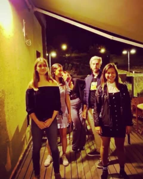 ニール・ブラウンのインスタグラム：「Bon j’ai craqué...  @mcbmartaa  @martine.sienna  @dianemaharavo  @anasegura.22  #instamood #instavid #tiktok #igavein #messingaround #friends #instagay #gayman #followme #instafollow #love #lgbt #canillo」