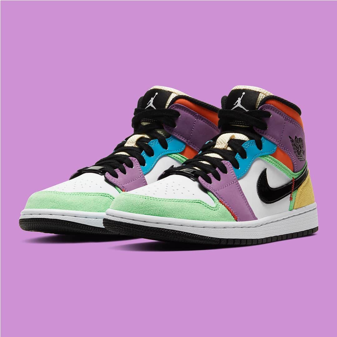 STYLERUNNERさんのインスタグラム写真 - (STYLERUNNERInstagram)「SOLD OUT A new, colorful spin on an icon. The Nike Air Jordan 1 Mid SE gives you the unmistakable style and attitude 💜💚🧡❤️💙 #stylerunner」7月11日 7時05分 - stylerunner