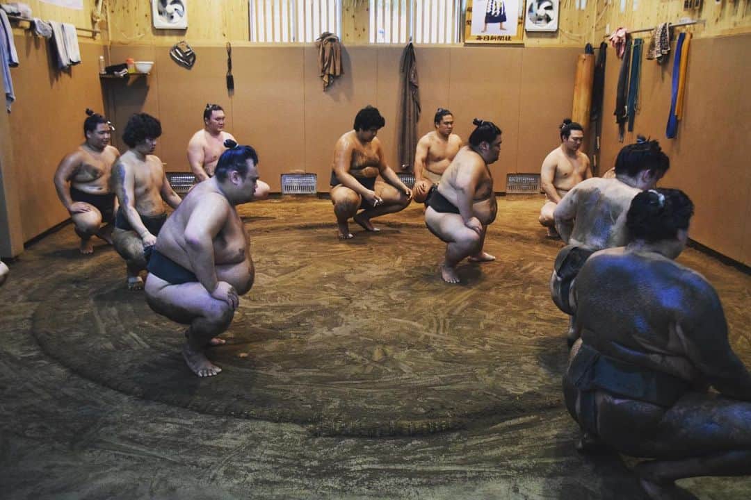 日本相撲協会さんのインスタグラム写真 - (日本相撲協会Instagram)「宮城野部屋朝稽古の様子。  YouTubeにて公開中です！ 関取同士の稽古はノーカットでお届けします！ 動画の最後には、関取からのメッセージも。 お楽しみに！  @sumokyokai  #大相撲 #sumo #相撲 #力士 #お相撲さん #japanphoto #sumowrestlers #宮城野部屋#白鵬 #炎鵬 #石浦 #朝稽古 #稽古」7月11日 7時25分 - sumokyokai