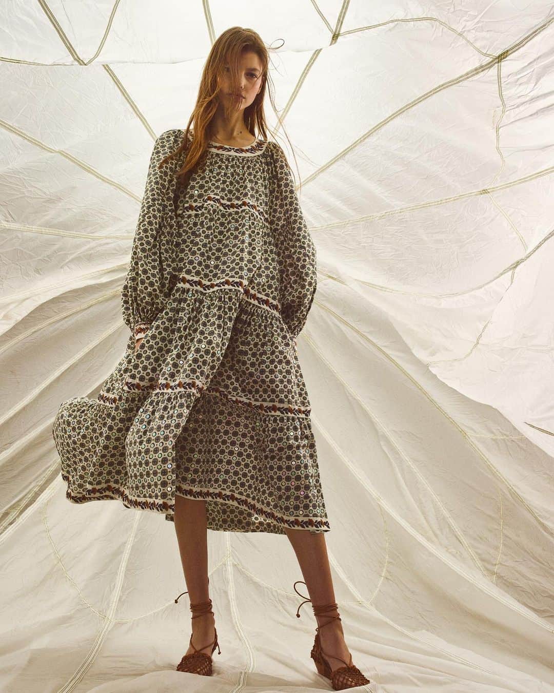 Saks Fifth Avenueのインスタグラム：「Leave it to @toryburch to deliver the flowy glory.」