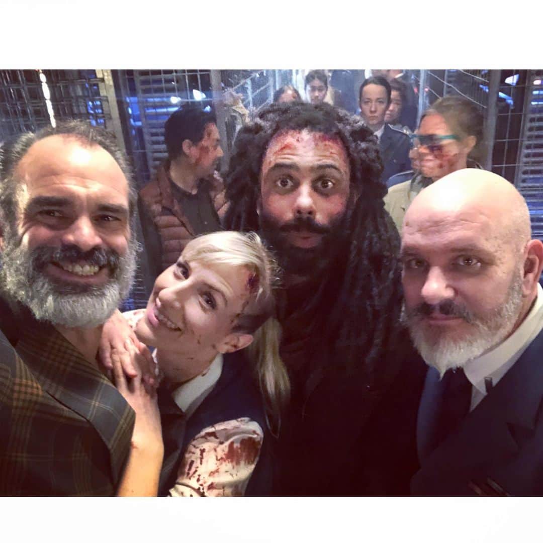 ミッキー・サムナーのインスタグラム：「In honor of our SEASON FINALE on Sunday @tntdrama  #bts @snowpiercertv  🧊 ❄️ 🧊 ❄️ 🧊 ❄️ 🧊」
