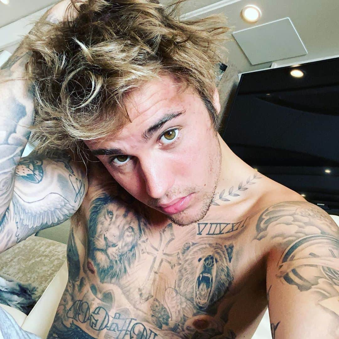 ジャスティン・ビーバーさんのインスタグラム写真 - (ジャスティン・ビーバーInstagram)「HAIRS GETTING LONG」7月11日 7時48分 - justinbieber