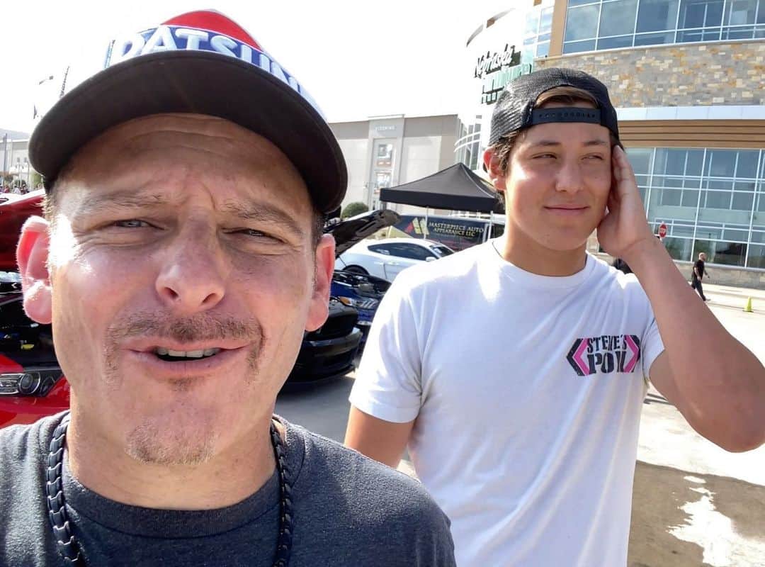 スティーブのインスタグラム：「The Kid was worried there wasn’t much of a diverse car scene in Texas. He quickly found out differently on our first trip to Dallas the other day.  Swipe right and watch today’s new video on Steves POV for all our new discoveries!! テキサスに移住する前にテキサスの車事情をチェック！ロサンゼルスよりも規模の大きいカーミーティングに日本車からアメ車、スーパーカーまで色んな車がめちゃくちゃ集まっていてびっくり！これならテキサスでのカーライフも楽しめそうだね！👍 #Texas #Dallas #Plano #newcolony #jdm #テキサス　#トヨタアメリカ」
