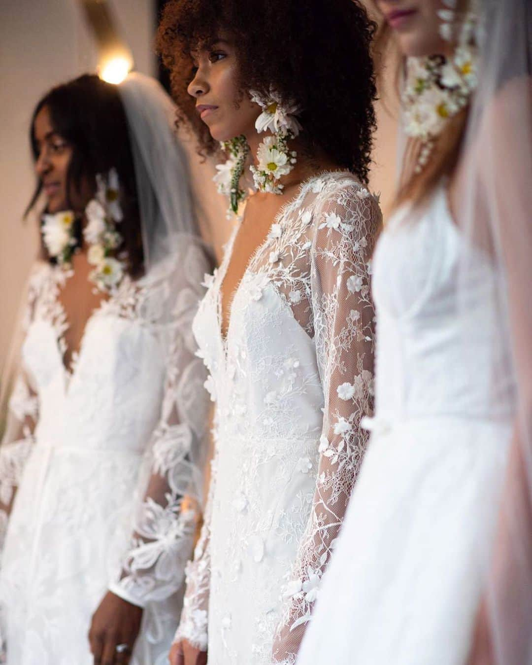 Marchesaさんのインスタグラム写真 - (MarchesaInstagram)「Floral fantasy. A look into the Marchesa Fall 2020 Marchesa Notte Bridal presentation. #marchesa #marchesanottebridal」7月11日 7時58分 - marchesafashion