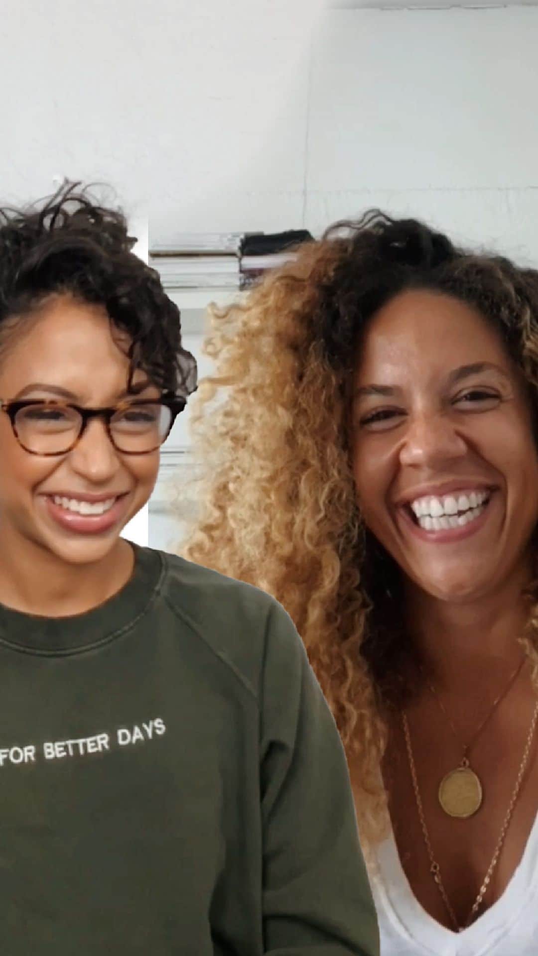 リザ・コッシーのインスタグラム：「I called up and pulled up with my friend/Queen, @carritwigg to continue the anti-racist conversation we forever need. Carri is the definition of a storyteller, and every chat with her is an eye-opener. So Karen, pull up, sit down, and become a Carri. She'll explain HOW to navigate these needed conversations at home, at work, in life and with love. Then check out @culturehousemedia, which focuses on the intersection of pop culture and politics in their brilliant productions. So don't be shy, talk some more! Continue the convo today.」