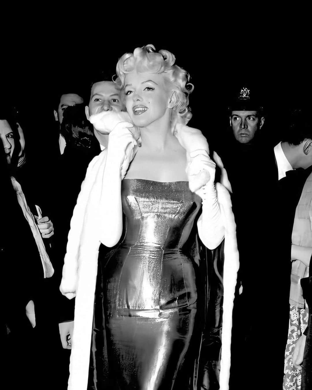 マリリン・モンローのインスタグラム：「How flawless was she?!😍🖤」