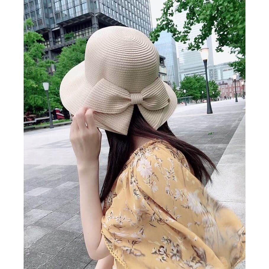 垰智子さんのインスタグラム写真 - (垰智子Instagram)「おはようございます☀ . 関東は、今日は久々に太陽が出てくれてうれしいですね😆 . 晴れの日は、紫外線が強いので @14plusjp の帽子で紫外線対策👒 . この帽子99%以上のUVかっと効果があって、丸洗いもOKなの🙆 . たためるから鞄に入れて持ち歩くコトも出来るし、今年の夏は持ち歩き決定！！ . 年々陽射しが強くなるからUVカットアイテムが必須👒 . . 大雨の地域の方、これ以上被害が拡大しませんように… . . #fashion #fashionable #coordinate #hat #uv対策 #uvカット #丸洗い #washable #uvprotection #pocketable #帽子 #14plus」7月11日 8時18分 - taotao_tomo