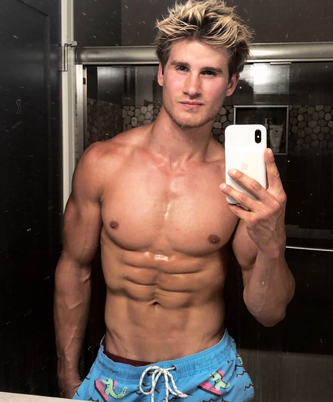 セージ・ノースカットのインスタグラム：「Post run #mma #fitness」