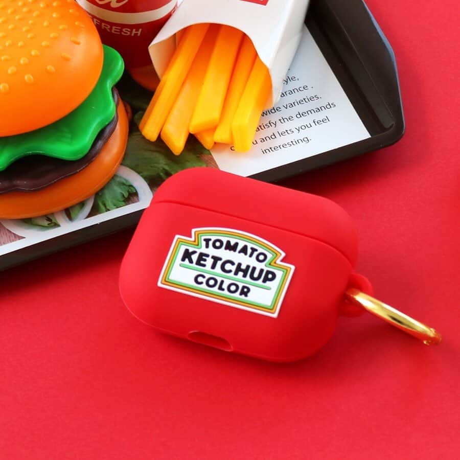 YOOYのインスタグラム：「. . ❗️New Release❗️ . こちらはトマトケチャップみたいなカラー🍅✨ のAirPods Proケースです🍔✨🍟✨ . for AirPods Pro Diner / SILICONE CASE ¥1,400+tax . . . . . #yooy #ヨーイ #accommode #アコモデ #iphone #ケース #ディズニー #ピクサー #サンリオ #キティ #携帯ケース #携帯カバー #スマホケース #オシャレ女子 #オシャレママ #オシャレコーデ #iphoneケース #手帳 #ミッキー #airpodsproケース」