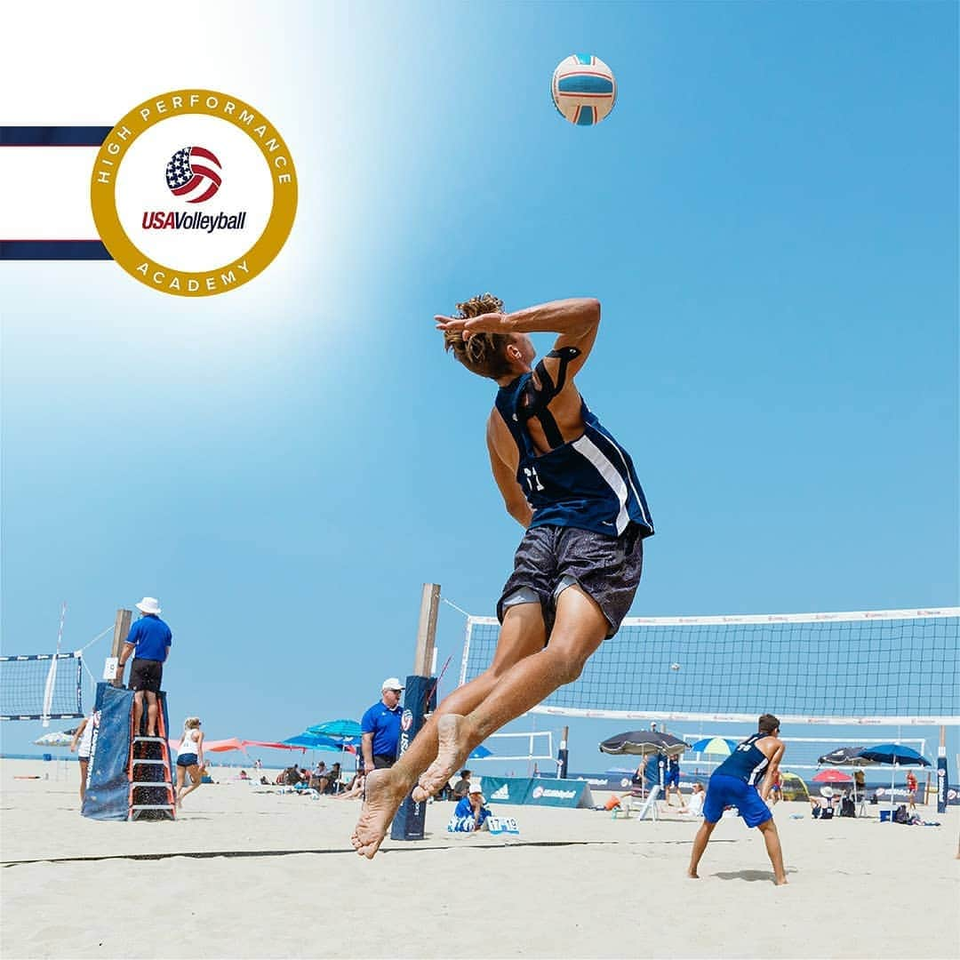 USA Volleyballさんのインスタグラム写真 - (USA VolleyballInstagram)「It's not too late to be a part of USAV's High Perfomance Academy. Use your time off the court to learn from Olympic athletes, coaches and experts. 🤩 - - - Link 🔗 for more info in our bio.」7月11日 8時36分 - usavolleyball