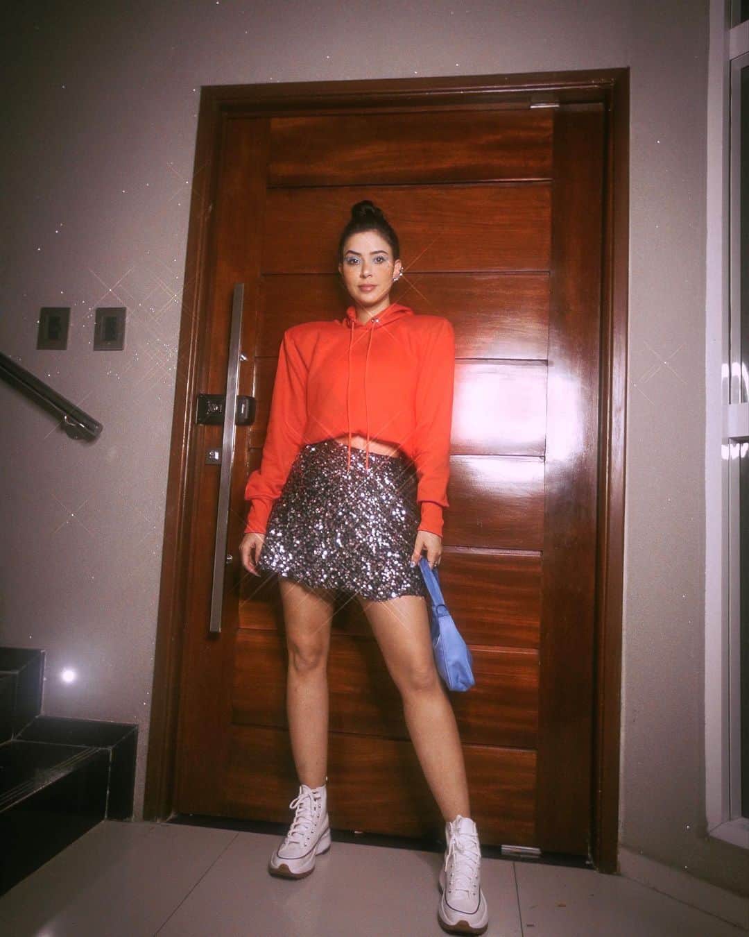 Gabriela Salesのインスタグラム：「De ontem, mas finge que é de hoje, porque não tem que faça eu me arrumar agora kkkk」