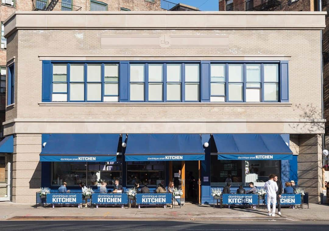 DOMINIQUE ANSEL BAKERYさんのインスタグラム写真 - (DOMINIQUE ANSEL BAKERYInstagram)「Dear West Village, WE'RE MOVING! We've loved being your neighbor at @dominiqueanselkitchen for the past 6 years. But rest assured, your favorites including soft serve, Pie Night, and U.P. will not be gone but just relocated a few blocks north of you in our new space in Flatiron. As we wait for construction, we hope to take the next few months to reinvigorate and return with even better desserts. (In the meantime, we’ll see you @dominiqueanselbakery in Soho.) With all our love and gratefulness for your support, thank you. 🙏」7月11日 8時38分 - dominiqueansel