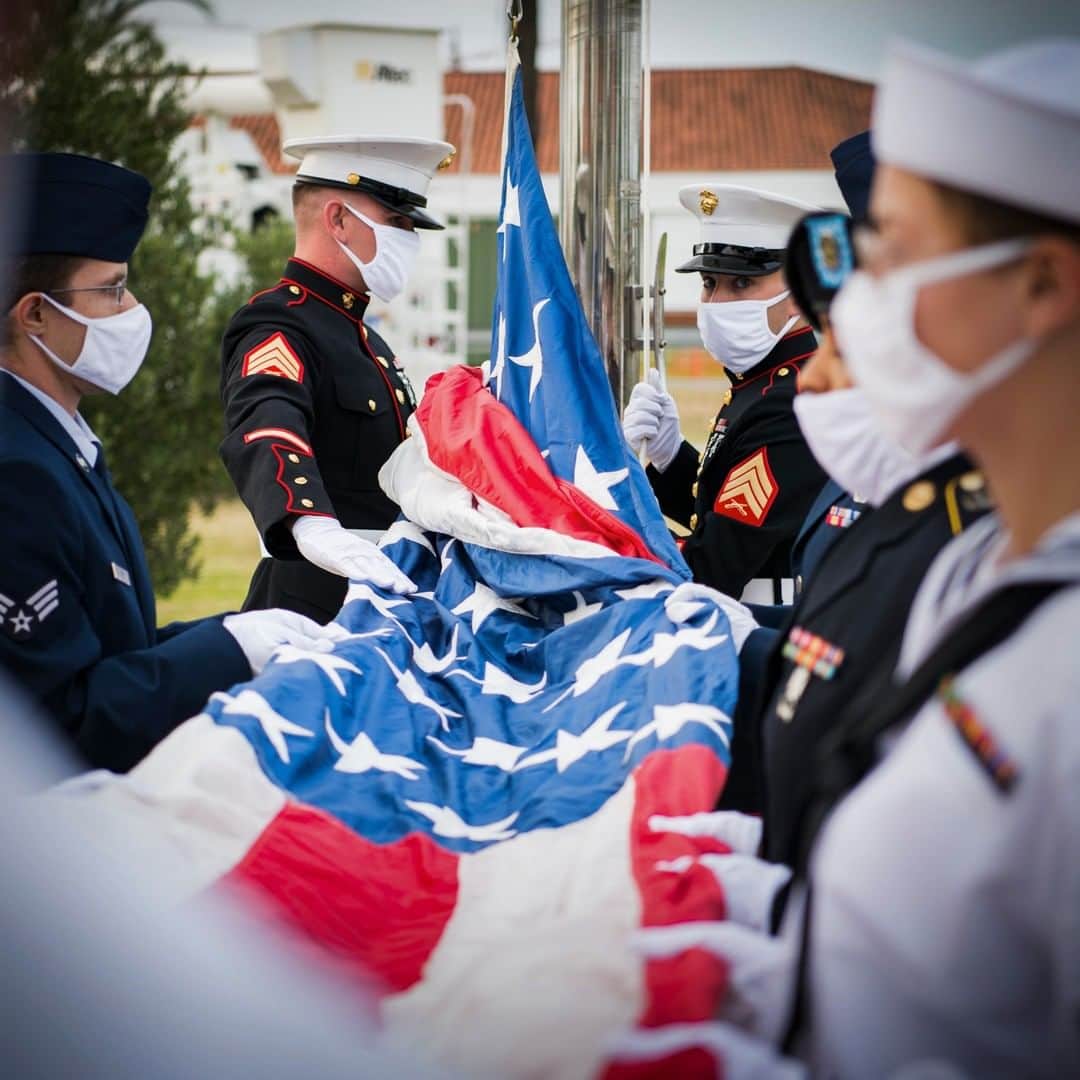 アメリカ海兵隊さんのインスタグラム写真 - (アメリカ海兵隊Instagram)「The Whole Gang   Naval Activities Spain's color guard participated in the annual flag raising ceremony last week.   While raising the flag is a daily occurrence on most U.S. military installations around the world, Naval Station Rota is only permitted to fly the American flag with special permission from the base’s Spanish admiral-in-chief. (U.S. Navy photo by Mass Communication Specialist 1st Class Benjamin A. Lewis)   #USMC #Marines #Military」7月11日 9時00分 - marines