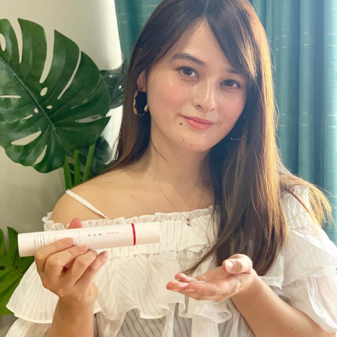 奥山夏織さんのインスタグラム写真 - (奥山夏織Instagram)「最近飲み始めたサプリ#透恋花 💓名前が可愛い♪こちらのサプリは美容に良い#漢方 がカプセルの中にギュッと詰まっていて、身体の中から綺麗にしてくれるそう😊 ・ 無理なダイエットだとお肌を傷めたりするので、#透恋花 はお肌とお腹の調子いい感じにしてくれる成分が入っているようです♪ ・ 実際に飲み始めたところ、トイレに頻繁に行くことになりました😂💓基本便秘ではないのですが、勝手な予想で腸に溜まった物を出してくれているのかな？🤔っと思っています❣️ ・ まだ飲み始めで効果はお通じのみですが、肌も全く荒れてないので良さそうな気がします💓 無理せず身体に良いダイエットを目指します♪#脱コロナ太り ❣️ ・・・ #透恋花 #トウレンファ #サプリ #漢方サプリ #ダイエットサプリ #コロナ太り #ダイエット #diet」7月11日 9時10分 - okuyama_kaori