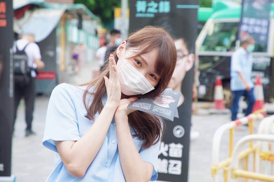 周庭（しゅうてい）のインスタグラム：「- 香港人，投左票未？  港島｜袁嘉蔚 @kawaitiffany 九東｜黃之鋒 @joshua1013 九西｜張崑陽 @sunny.cky 新東｜何桂藍 @gwyneth.kl.ho 新西｜朱凱廸 @chuhoidick 超區｜岑敖暉 @lestershum  （攝影 / @jimmy0461 ）」
