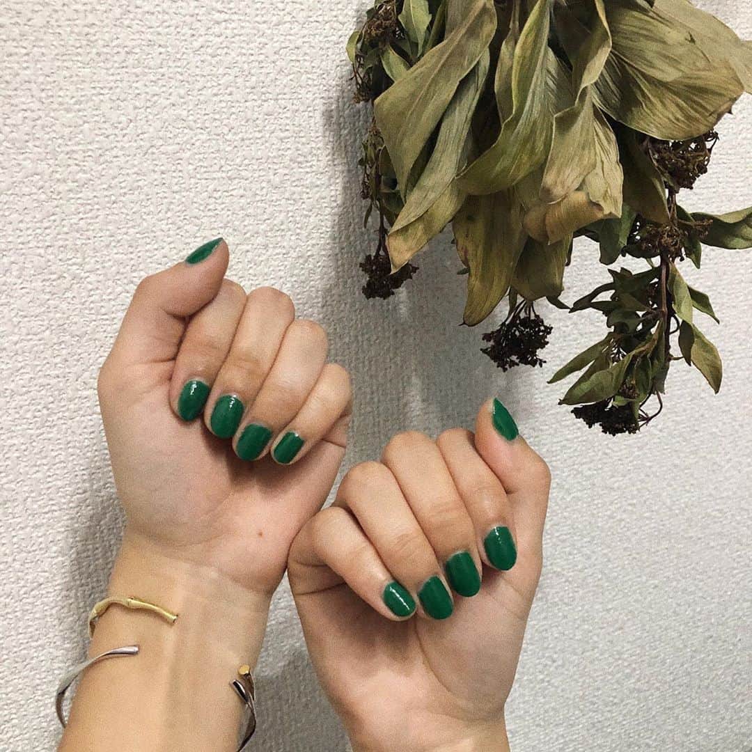 阿部紫夕那さんのインスタグラム写真 - (阿部紫夕那Instagram)「. green nails🥦🥬💚 . #nails #greennails #グリーンネイル #ネイル」7月11日 20時11分 - shunatan317