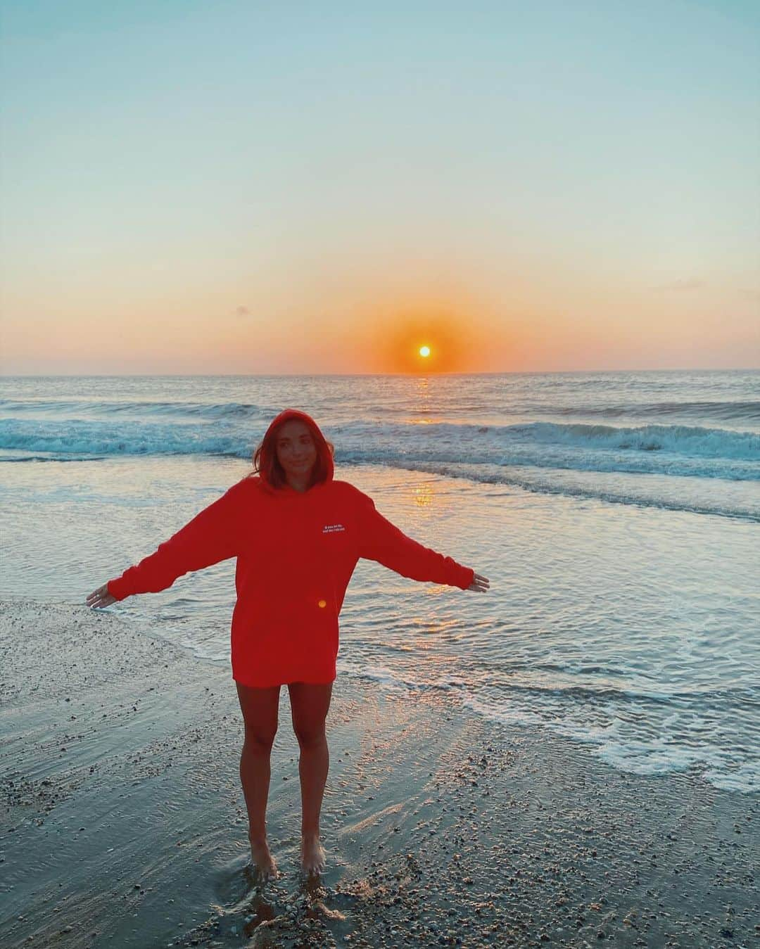 ケンドール・バーツさんのインスタグラム写真 - (ケンドール・バーツInstagram)「Life's a beach sometimes, but at least I got my girls🤍」7月11日 20時11分 - kendallvertes