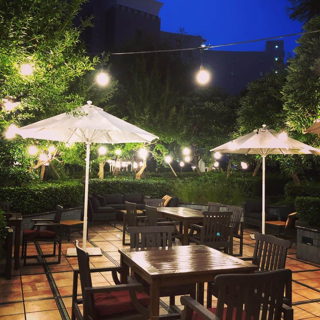 Hilton Tokyo Odaiba ヒルトン東京お台場さんのインスタグラム写真 - (Hilton Tokyo Odaiba ヒルトン東京お台場Instagram)「プライベート空間漂うテラス席『フォレストパーク』🍃 心地良い風を感じながら、楽しいひと時を🥂✨ 皆さま、素敵な週末をお過ごしください😌✨ https://www.hiltonodaiba.jp/plans/restaurants/6025 #フォレストパーク #ビアガーデン #ヒルトン東京お台場  #ヒルトン #台場 #東京 #ホテル #テラス #デート　 #大人の隠れ家  #大人デート  #hiltonodaiba #hilton #hotel #daiba」7月11日 20時12分 - hilton_tokyo_odaiba