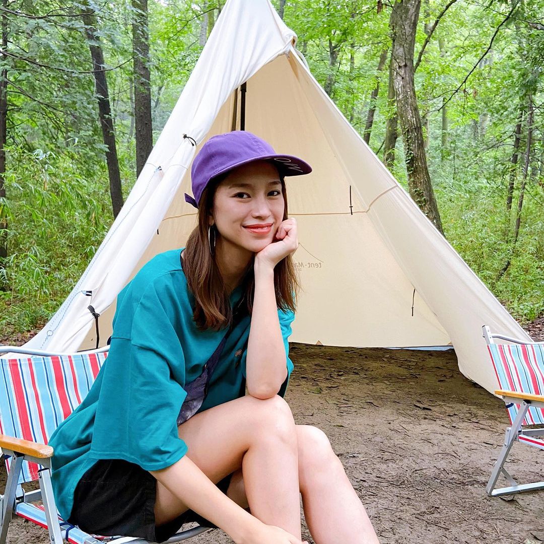 紺野ゆりのインスタグラム：「#ゆりキャン 新しいYouTubeアップされました〜😋 キャンプスイーツ美味しかった🍫💕 * * #キャンプ#キャンプデビュー#キャンプコーデ#キャンプ好きな人と繋がりたい#camplife#アウトドア#hinataoutdoor #캠핑#캠핑장」