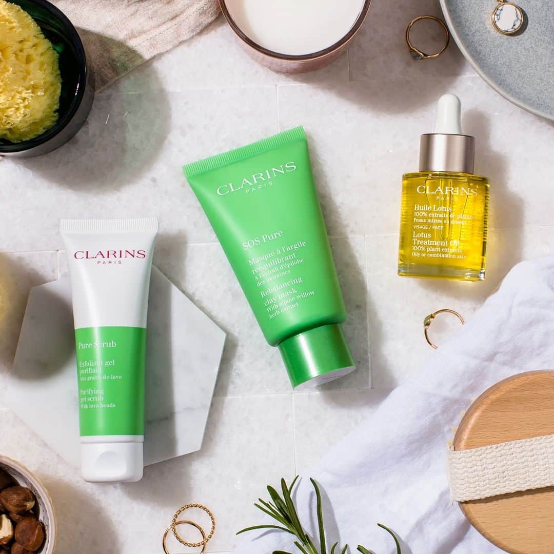 ClarinsUKさんのインスタグラム写真 - (ClarinsUKInstagram)「#SelfCareSunday LIVE on Facebook ✨  Join Clarins expert Charlotte at 11am tomorrow. Discover a Clear & Perfect Facial designed for skin suffering from excess oil and/or congestion.  To follow along, bring your favourite: Cleanser Exfoliator Face Mask Toner Serum Moisturiser Make-Up Bag (Don't worry if you don't have all of the above, just choose your favourite products!)  Share with anyone you think would enjoy this facial, and join us on our ClarinsUK Facebook 💚」7月11日 19時01分 - clarinsuk