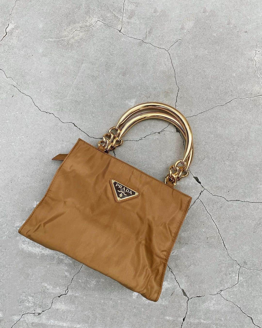 Ｈedyさんのインスタグラム写真 - (ＨedyInstagram)「【WEB掲載商品】﻿ PRADA﻿ triangle logo hardware nylon hand bag﻿ ﻿ @hedy_daikanyama ﻿ @hedy_worldwide ﻿ #vintage #vintageshop #hedy #hedy_japan #エディ #daikanyama #bag #fashion #accessory #prada」7月11日 19時07分 - hedy_vintage