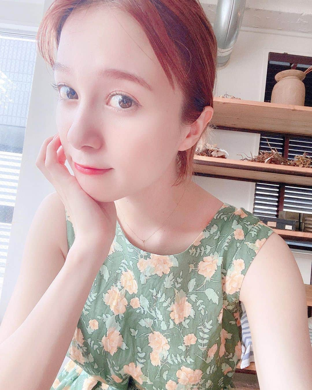 岡田ロビン翔子さんのインスタグラム写真 - (岡田ロビン翔子Instagram)「改めてお知らせです〜  喫茶店にいる感覚でまったりと 一緒にお喋りしたり音楽を聞いたり そんな優しい空間になったらいいなぁと はじめたアコースティックライブ　ロン喫茶　☕️ 3月のイベントが中止になって みんなに会えなくなってしまいましたが 今回はじめてリモート という形で開催が決定しました🤍  7月18日（土） 開場20:45 開演21:00  全国から見れるのと チケットを持ってる方は 3日間何度でも見返せるよ〜 お家でお好きな飲み物を片手に 楽しんでもらえたらうれしいです  噂によるとカメラが7台もあるとか...笑  🔎リモート　ロン喫茶  と検索したら出てくると思いますが ストーリーにもリンクを貼っておきます〜」7月11日 19時08分 - i_am_robin0315