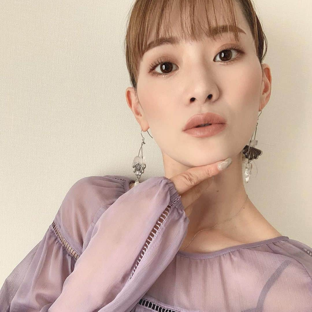 Arisaさんのインスタグラム写真 - (ArisaInstagram)「今日のメイクは💄この間ずぅちゃんにメイクしてもらったのと同じメイクしてみた❤️ アイシャドウはアディクションのプラリネを上下に入れて、目頭のみにボビーブラウンのムーンストーンを入れてみた❤️ アイライナーは目尻のみキャンメイクのクリーミータッチライナーのビターキャラメル。 ・ カラコンはReviaのミストアイリスだよ👁 ・ リップはNARS ZEN COLLECTIONの00002だよ💄 ・ ・ #アイシャドウ#新作コスメ2020#クリーミータッチライナー#ナーズリップ#アディクション#マットアイシャドウ#プラリネ#アイシャドウ#自まつ毛#まつ育#カラコン#レヴィアワンデー#カラコンレポ#ナチュラルカラコン#キャンメイク#팔로우백#맞팔환영#친구해요#메이크업샷#메이크업#뷰티스타그램#코스메틱#메이크업스타그램」7月11日 19時11分 - saarariii