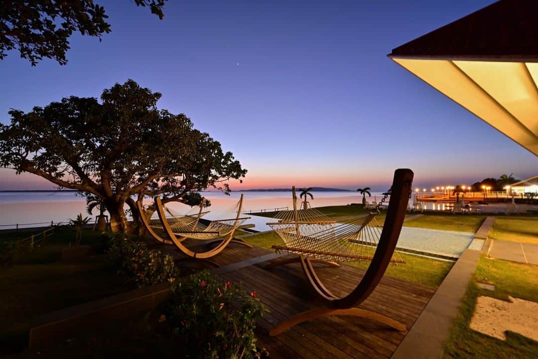 Relux | リラックスさんのインスタグラム写真 - (Relux | リラックスInstagram)「【沖縄ブルーに魅せられる】 . 📍石垣島 ビーチホテルサンシャイン / 沖縄県・石垣島  それぞれに趣の異なるコンセプトルームはもちろん全室オーシャンビュー。 昼は南国石垣島の風を感じ、夜はライトダウンして降るような星空をお楽しみください。  夢のようなリゾートタイムを。 . @beachhotelsunshine  . #石垣島ビーチホテルサンシャイン #沖縄県 #石垣島 #沖縄旅行 #石垣島旅行 #沖縄観光 #八重山 #オーシャンビュー #離島 #南の島 #国内旅行 #週末旅 #週末旅行 #大人の休日 #記念日旅行 #誕生日旅行 #温泉旅行 #旅館 #温泉旅館 #ホテル #ラグジュアリーホテル #リゾート #リゾートホテル #旅スタグラム #旅行好きな人と繋がりたい #unknownjapan #japantravelphoto」7月11日 19時30分 - relux_jp