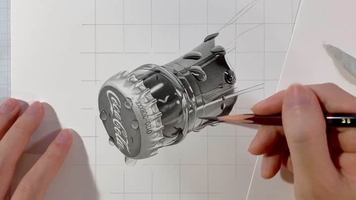 大森浩平のインスタグラム：「Pencil Drawing, a bottled Coca Cola with water drops. 鉛筆画 瓶コーラ 描き終わりました✍️  Uploaded a making video in YouTube. Link URL is in my profile. YouTubeに制作過程をアップしました。 プロフィールのURLから！  Please check out ↓ YouTube：大森 浩平・Kohei Ohmori Twitter：kohei6620  #コーラ #コカコーラ #cola #cocacola #pencildrawing #drawing #pencildrawing #drawing #hyperrealism #realism #illustration #metallic #artwork #sketch #dessin #art #スーパーリアリズム #イラスト #デッサン #スケッチ #アート #鉛筆画 #写実画 #鉛筆 #絵」