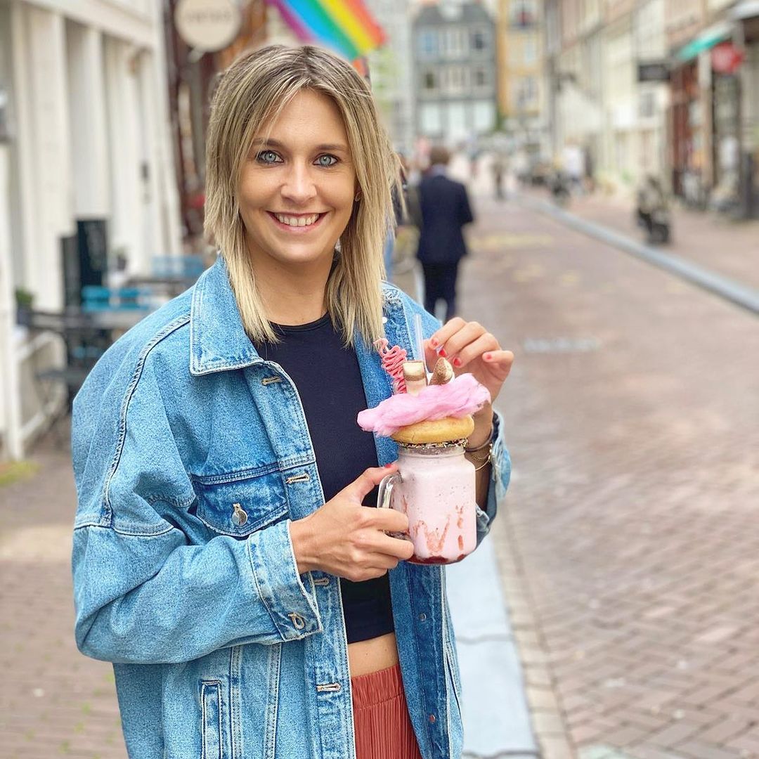 レナ・ゲースリンクさんのインスタグラム写真 - (レナ・ゲースリンクInstagram)「VACATiON 🇳🇱 🍩🥛 #niederlande #vacation #amsterdam #shake #enjoyingfood #sun #meer」7月11日 19時55分 - lena_goessling