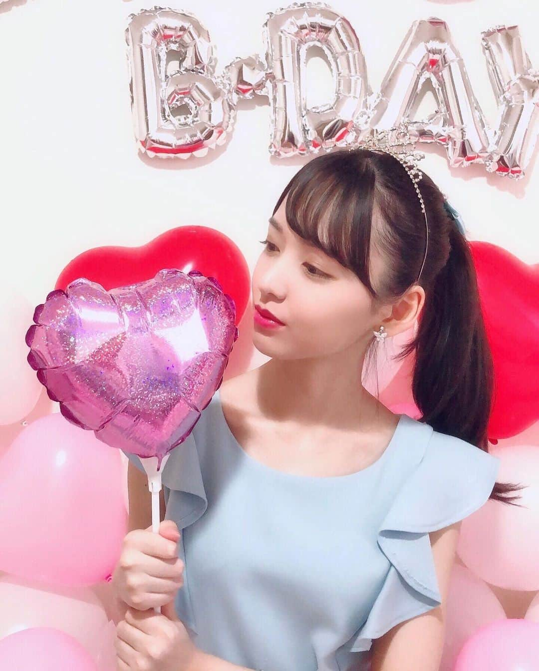 村西里世のインスタグラム：「😘😘💗 #0707 #誕生日 #birthday #mybirthday #七夕 #tanabata #風船 #バルーン #balloons #ハート #heart #instagood」