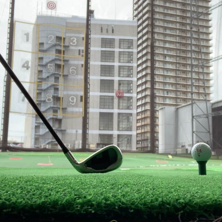 近藤祥子のインスタグラム：「. スパッ！ . このアングル好きなんです⛳️ . . #ゴルフ #ゴルフ女子 #ゴルフスイング動画 #golf #golfstagram #golfswing #instagolf #instagood #golfing #onoff」