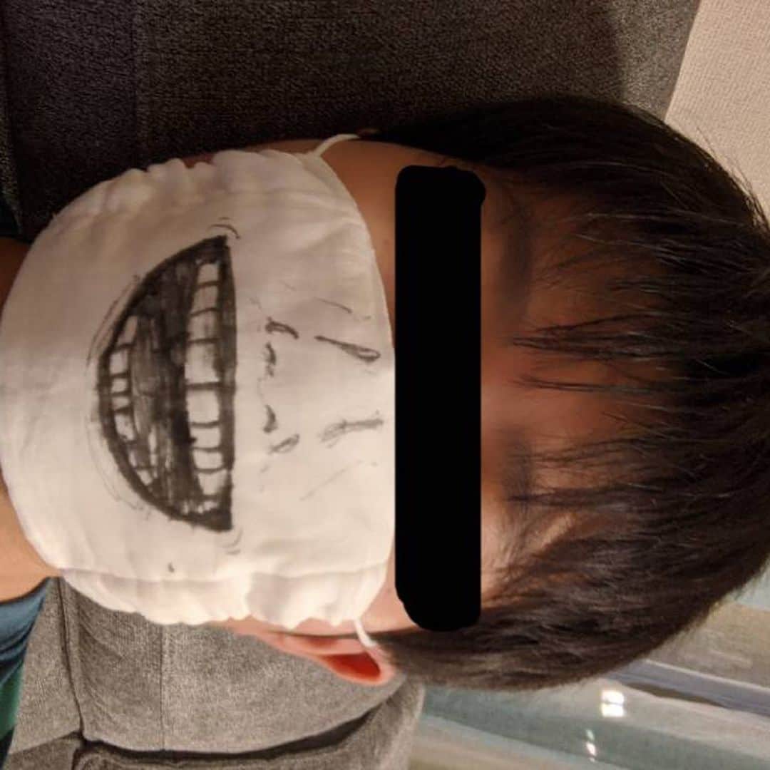 みやざきやすこさんのインスタグラム写真 - (みやざきやすこInstagram)「息子がマスクに落書きしてました。 怖いっす。  #マスク #デザインマスク #マスク着用 #予防」7月11日 19時58分 - yasuko.miyazaki333